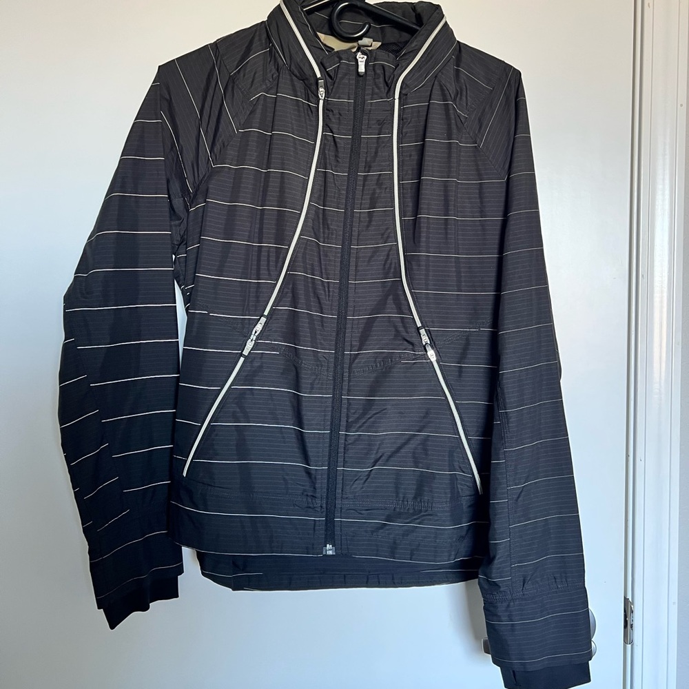 Athleta running jacket with vents and hood